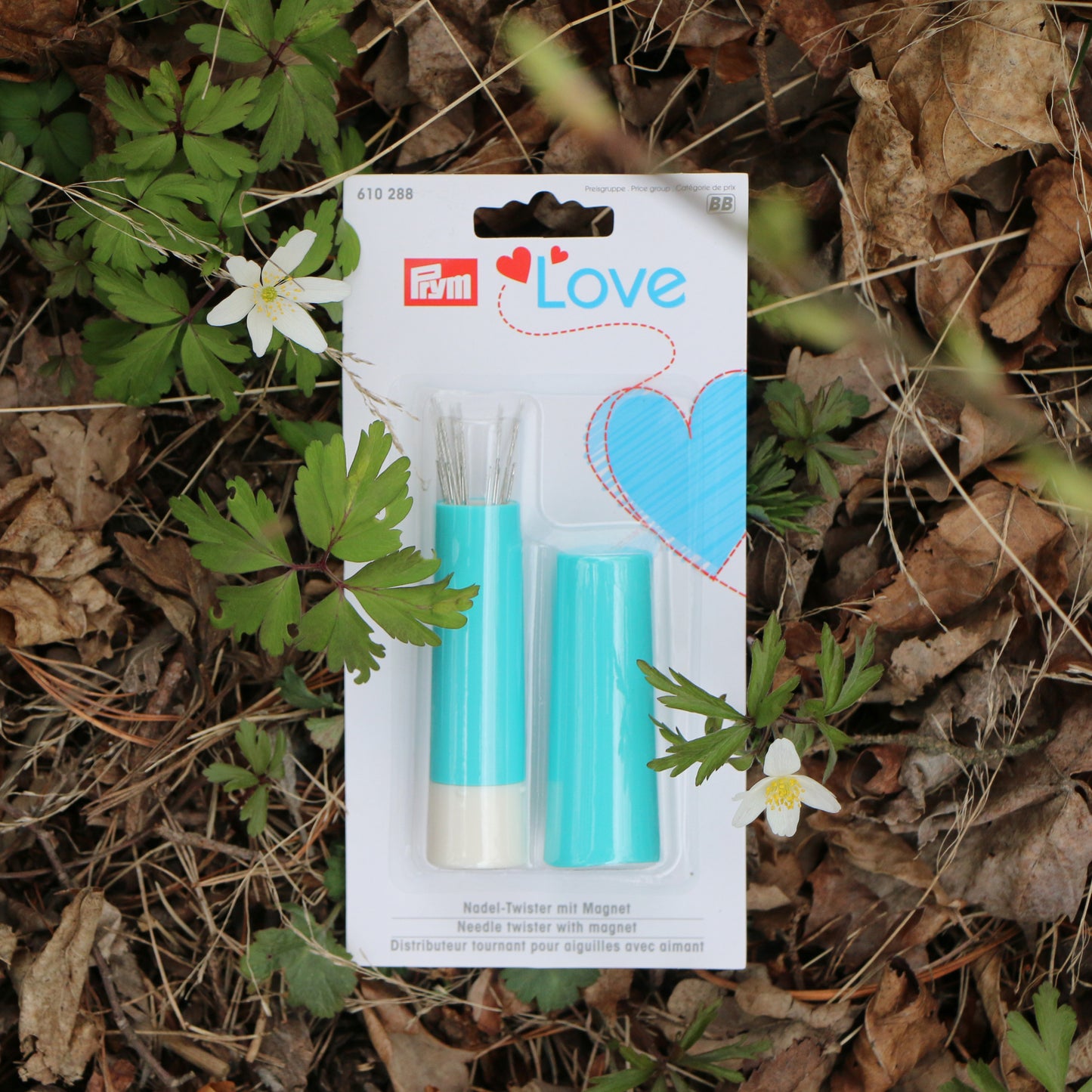 Hand sewing needles with needle case