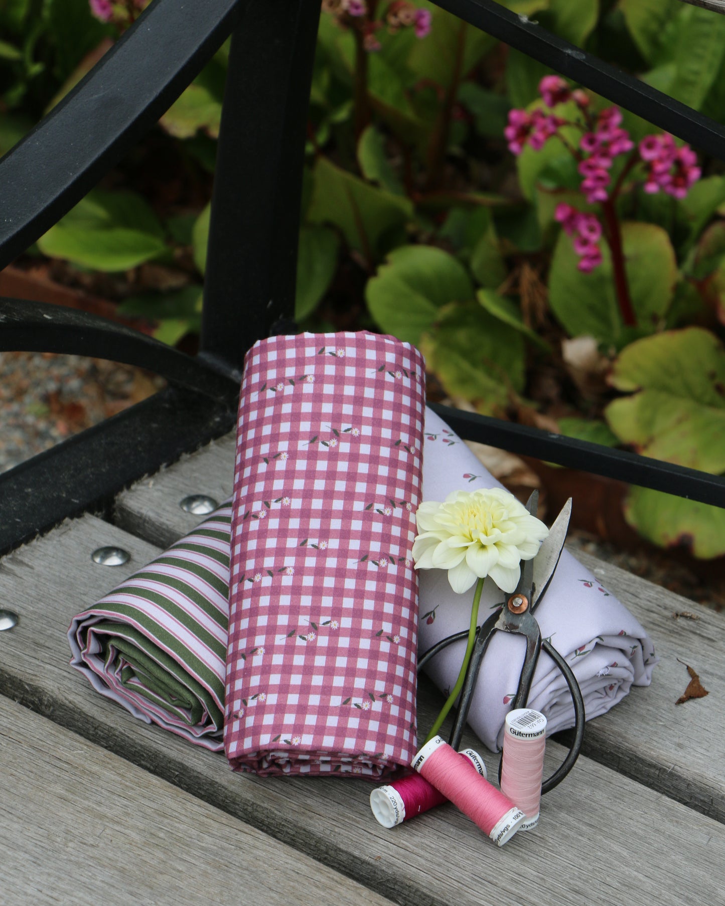 Gewebter Stoff Streifen 'Creme, Rose & Moss Green'