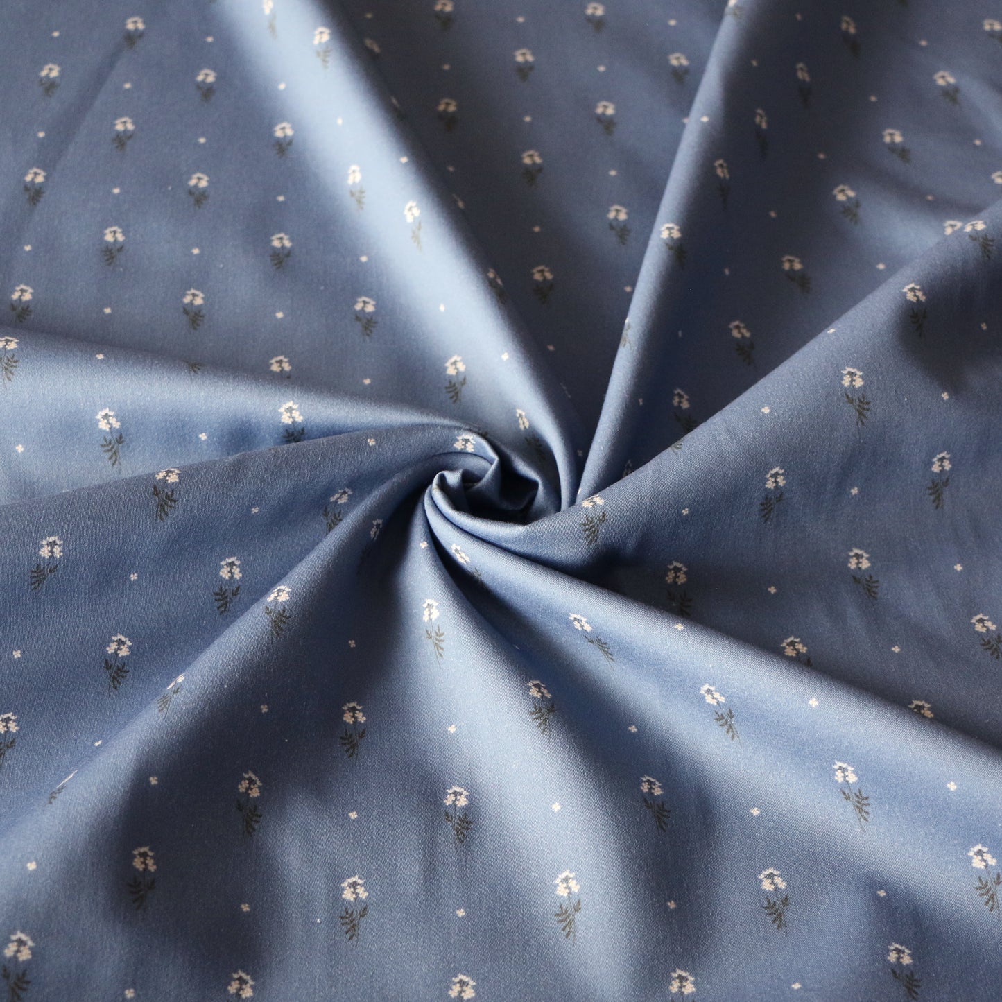 Gewebter Stoff Schafgarbe  'Cloudy Blue' 1,5 m PreCut