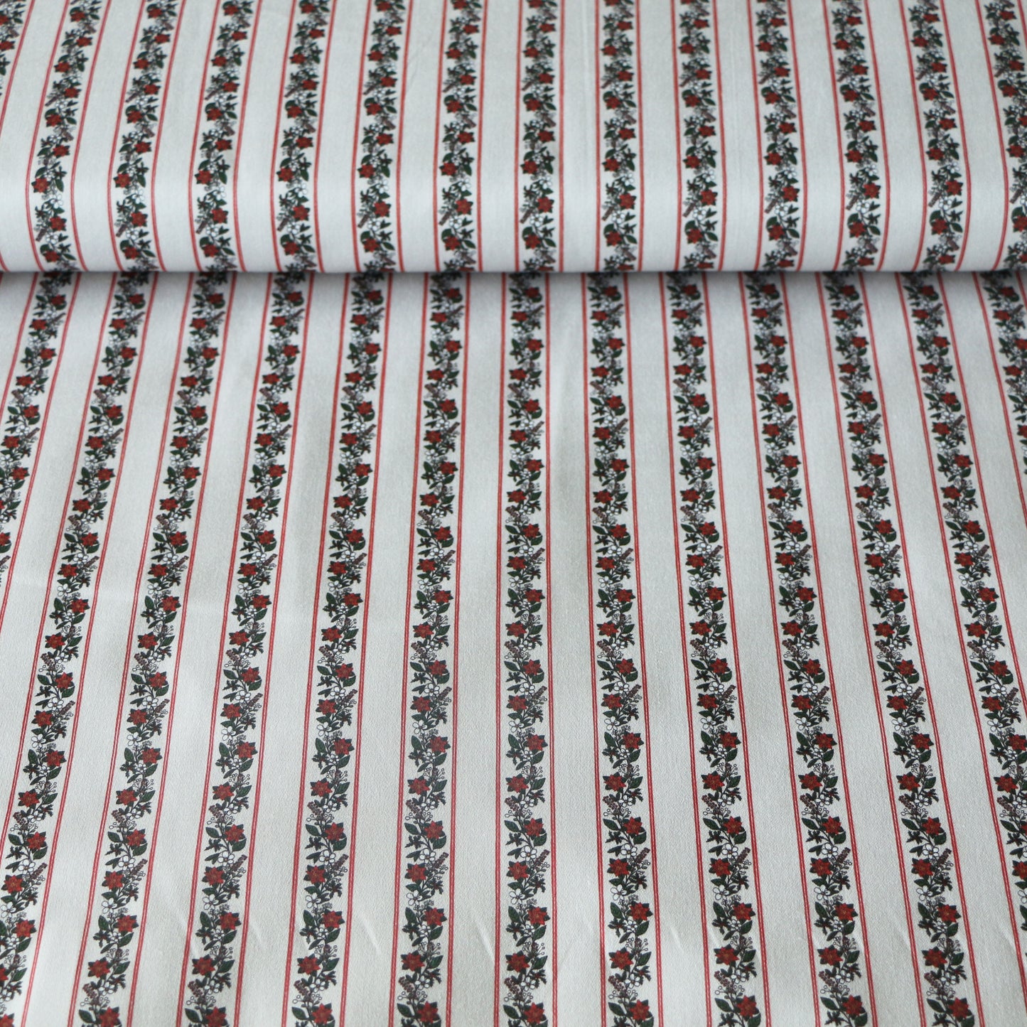 Gewebter Stoff Weihnachts Blumen 'Creme & Red'