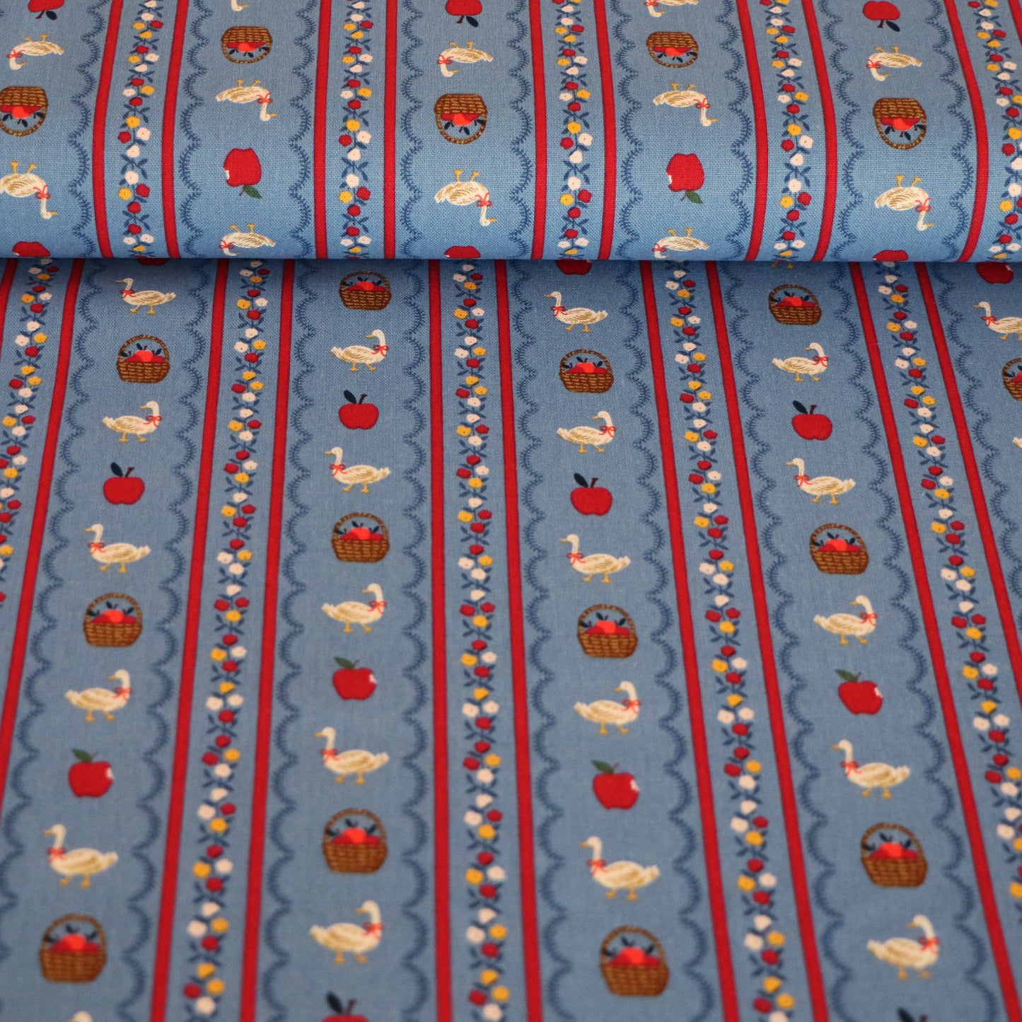 Vävd Canvas Cottage 'Blue & Red'